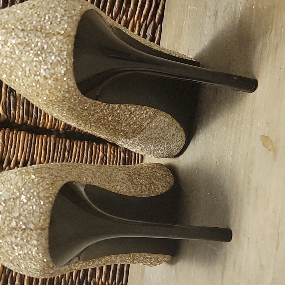 Carlos By Carlos Santana Posy Pointed Toe Pump, G… - image 4